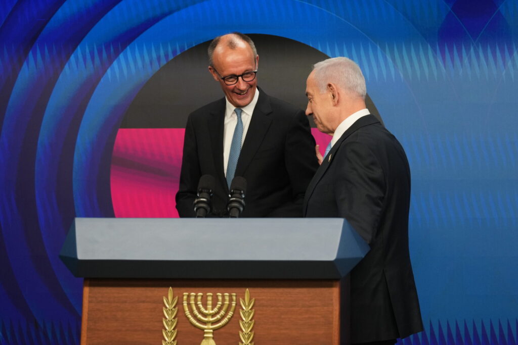 ARIEL SCHALIT / POOL / KEYSTONE