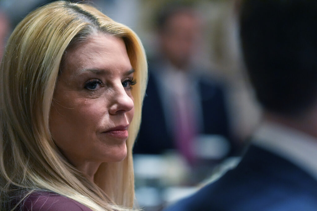 Donald Trump entlässt Justizministerin Pam Bondi