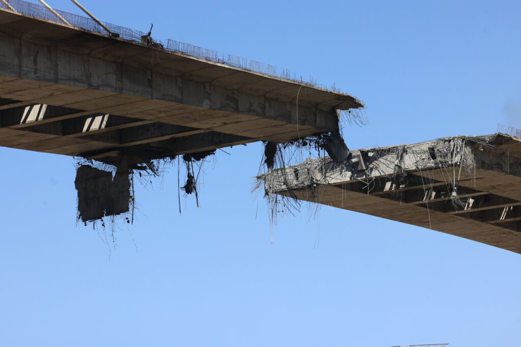 «Es wird noch viel mehr folgen»: USA bombardieren grösste Autobahnbrücke Irans